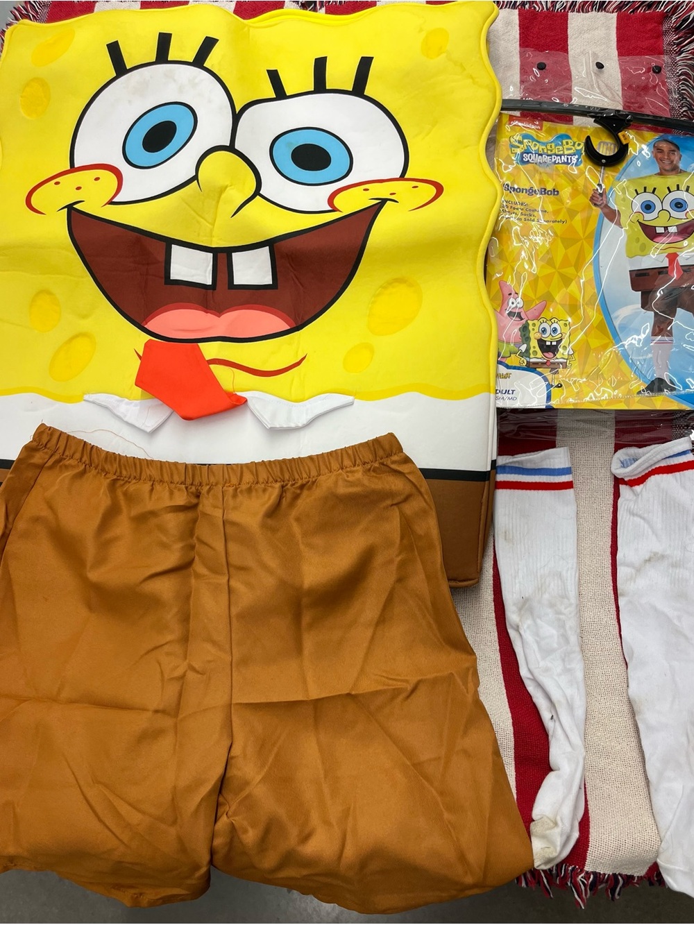 SpongeBob SquarePants Brown Tan Men’s Halloween Costume Size Small/Medium